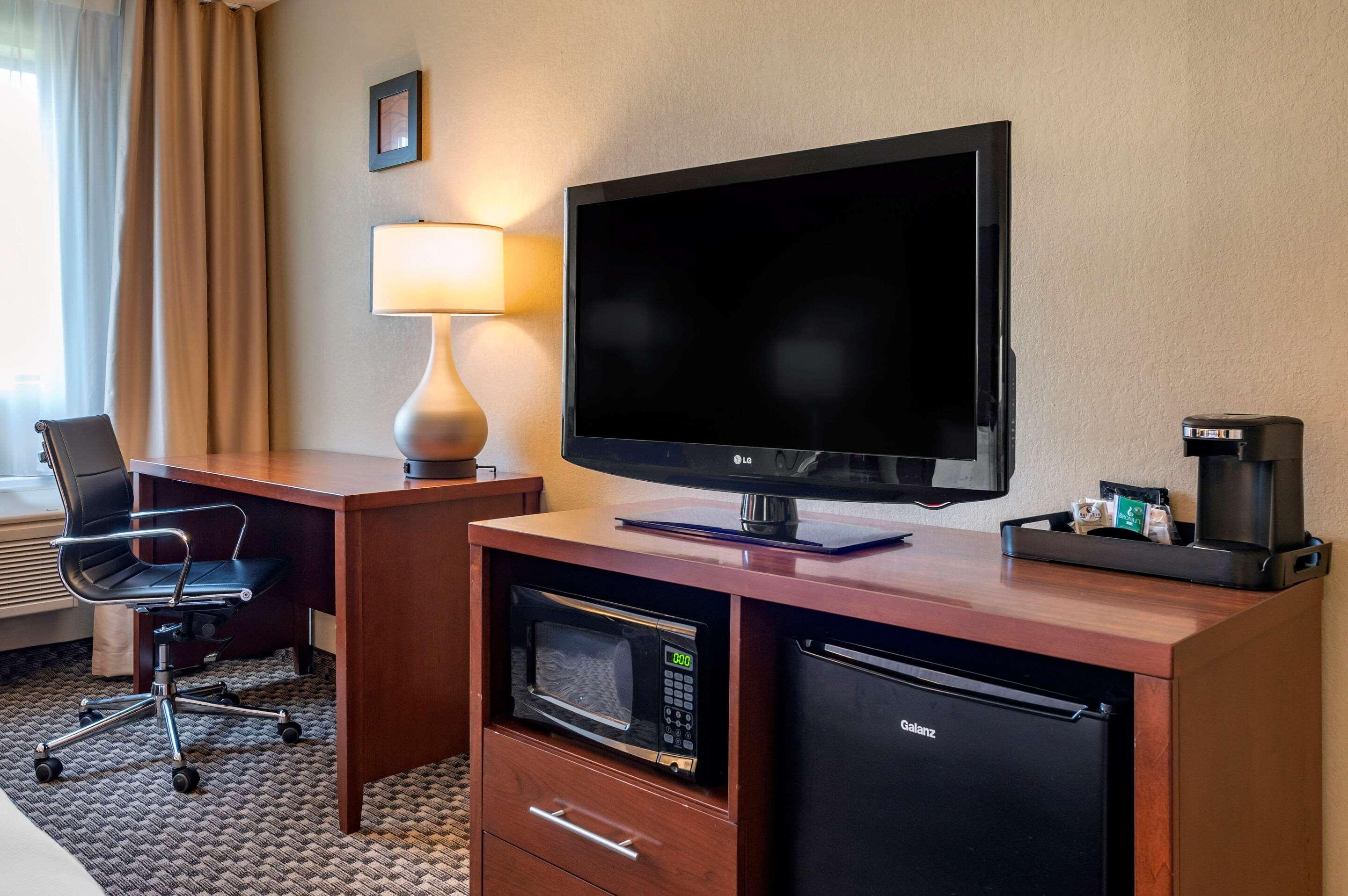 Comfort Inn & Suites Napoleon Esterno foto