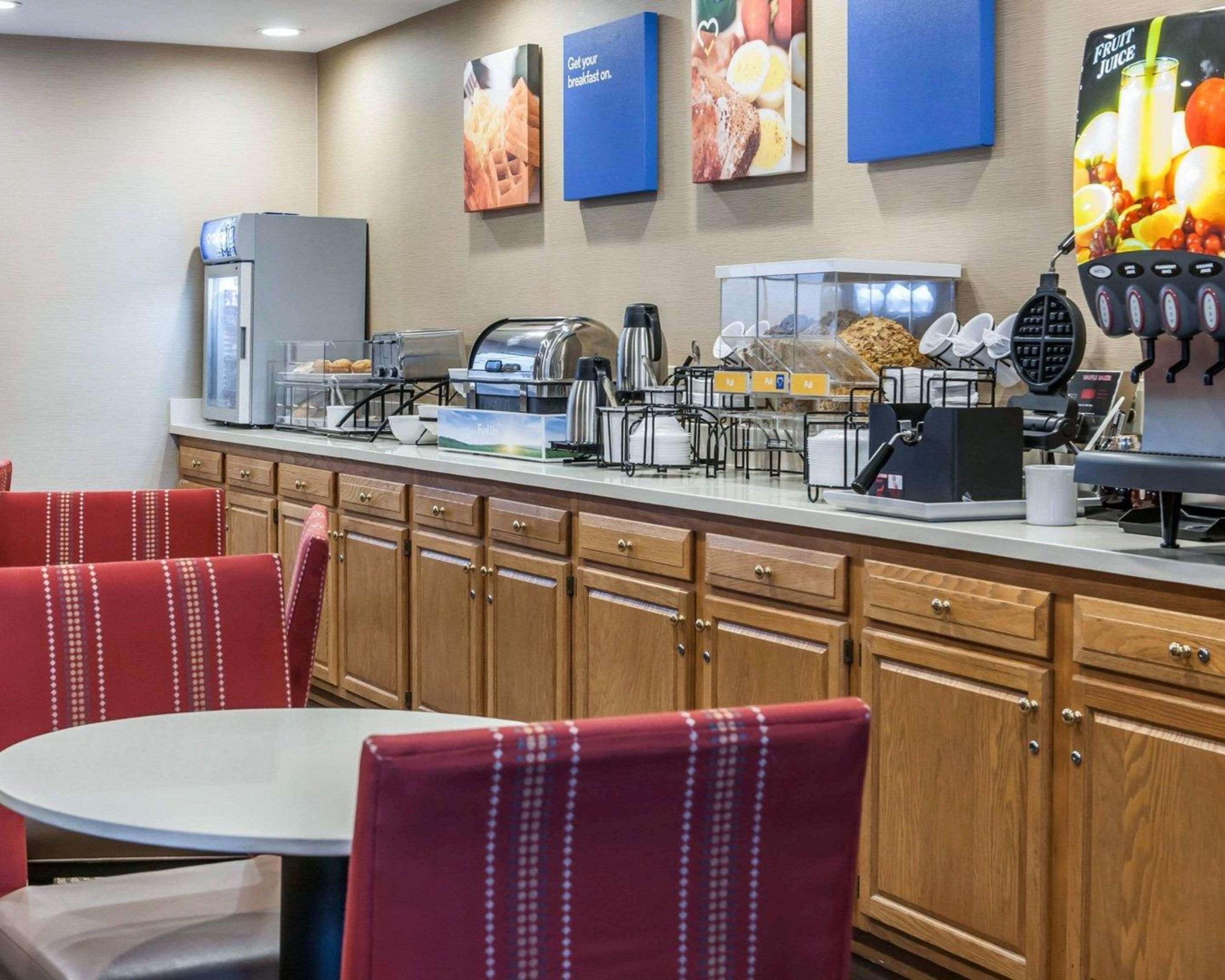 Comfort Inn & Suites Napoleon Esterno foto
