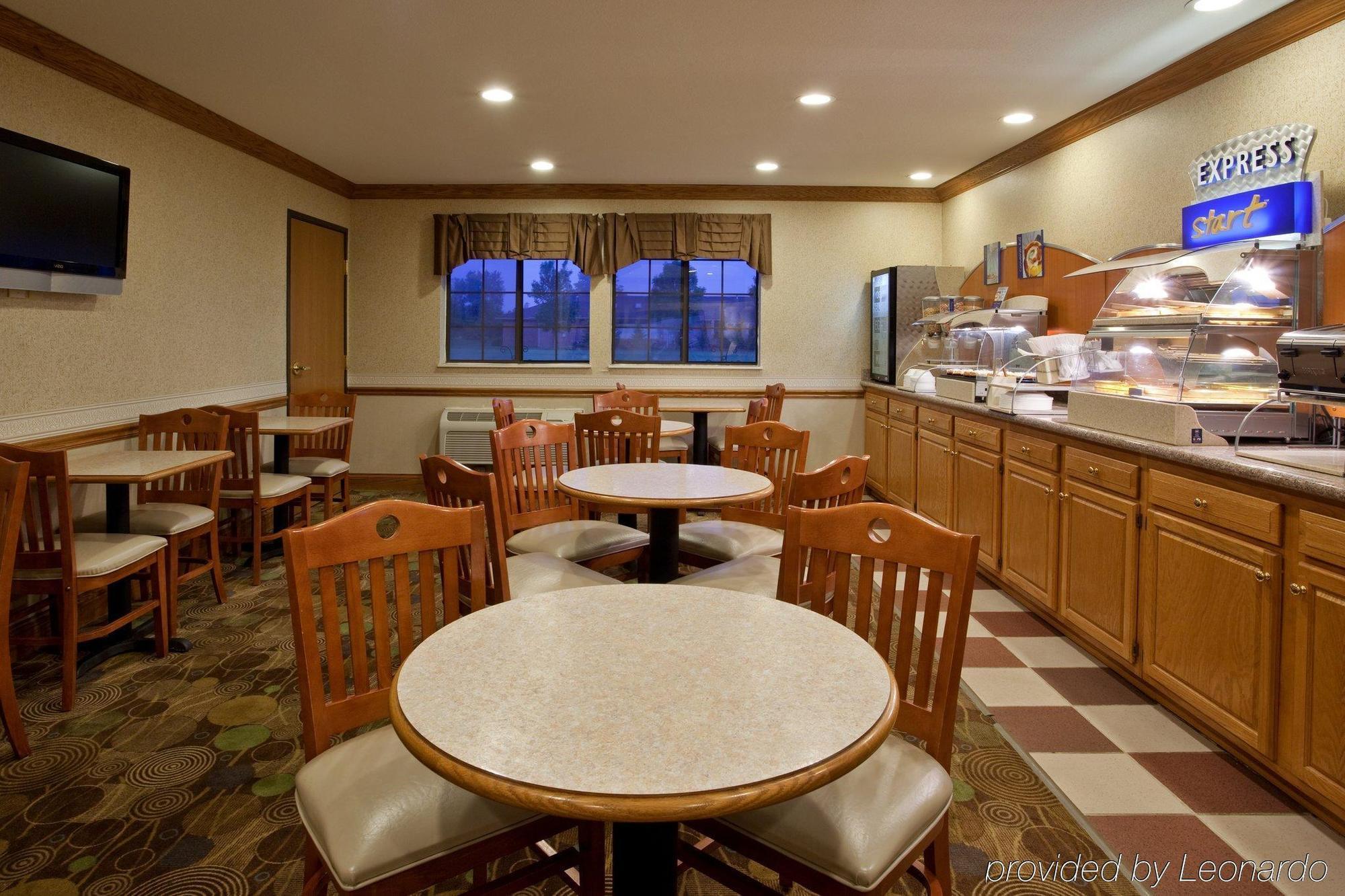 Comfort Inn & Suites Napoleon Ristorante foto